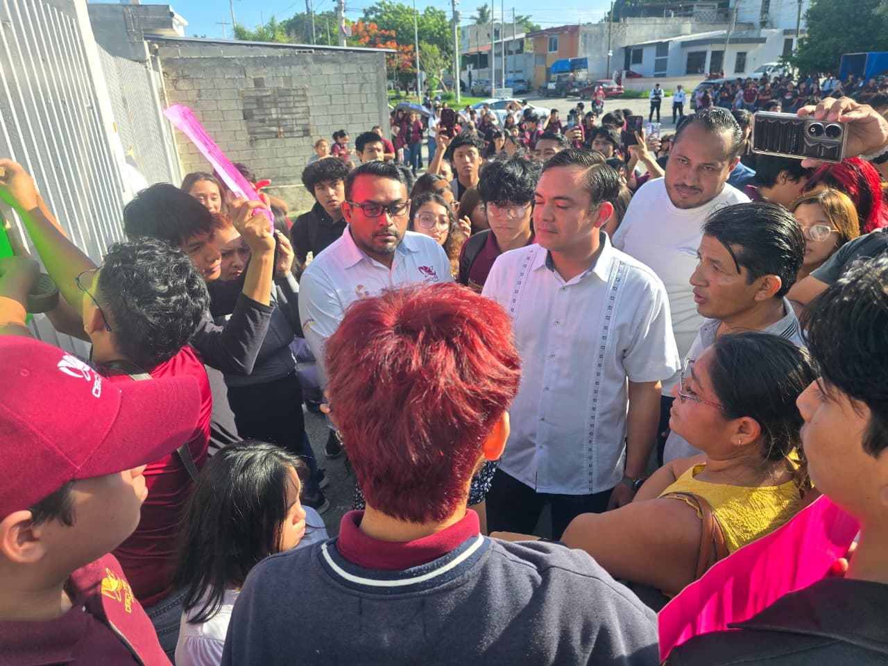 “No me enseñas, me humillas”: protesta estudiantil en Campeche