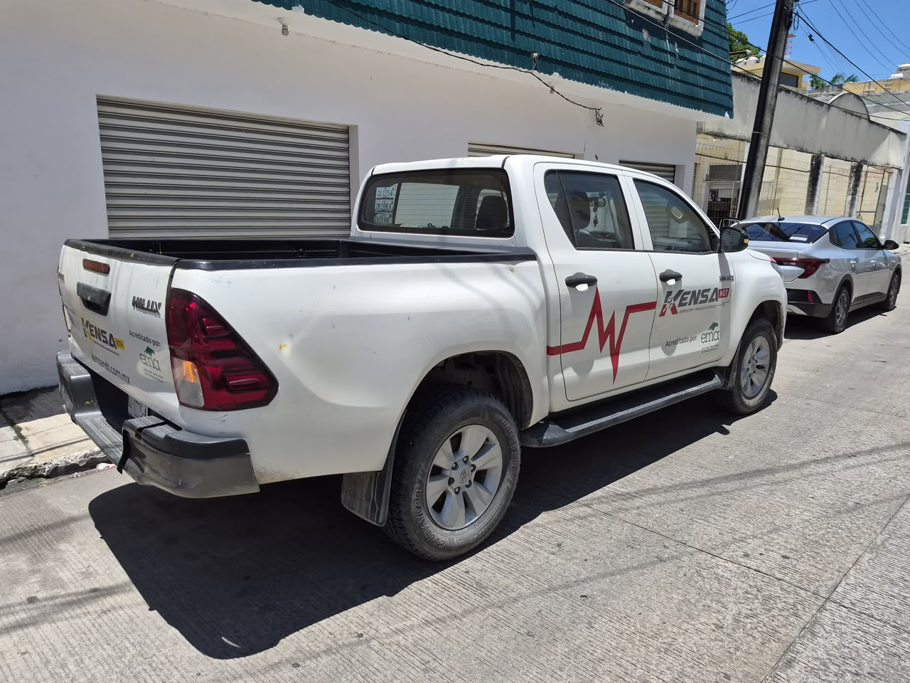 El chofer de una Toyota de la empresa Kenza (placas CU-1775-A) presuntamente ignoró el alto obligatorio.