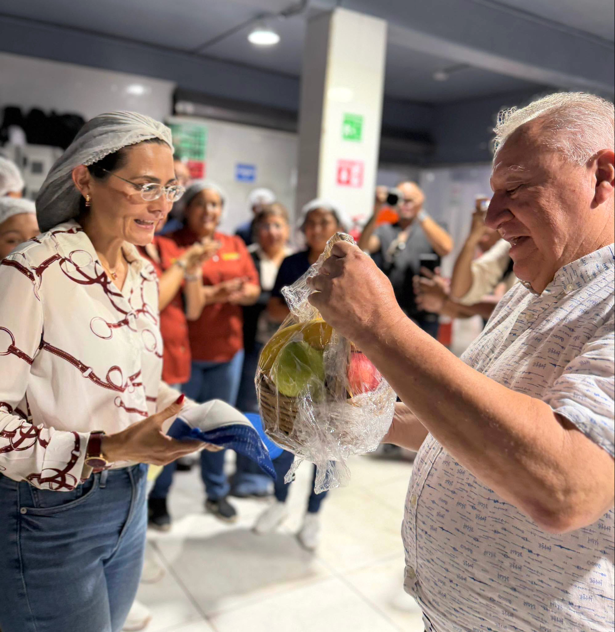 En Cancún, donde concentra sus actividades, el político genera opiniones divididas