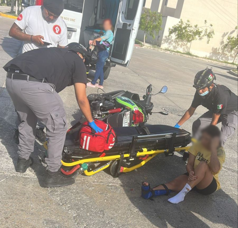 Mujeres en motociclista protagonizan accidente en la SM 260 de Cancún