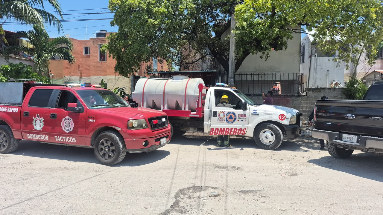 Bomberos, Protección Civil y Policía Estatal atendieron la emergencia.