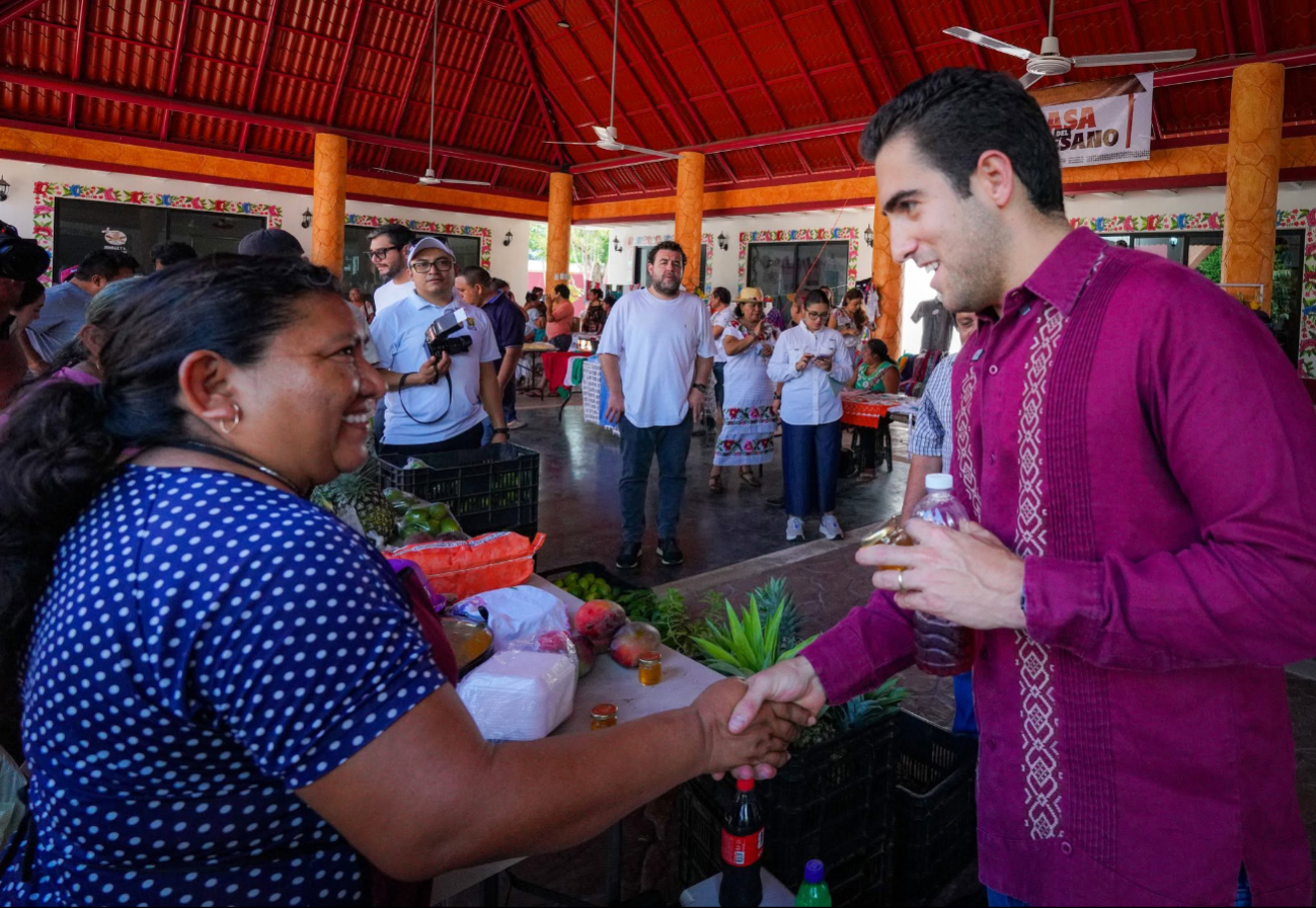 Segura Vázquez utiliza cualquier evento público para ganar reflectores y aceptación
