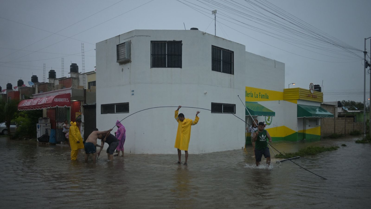 Lluvias históricas en Mérida dejan calles y viviendas inundadas