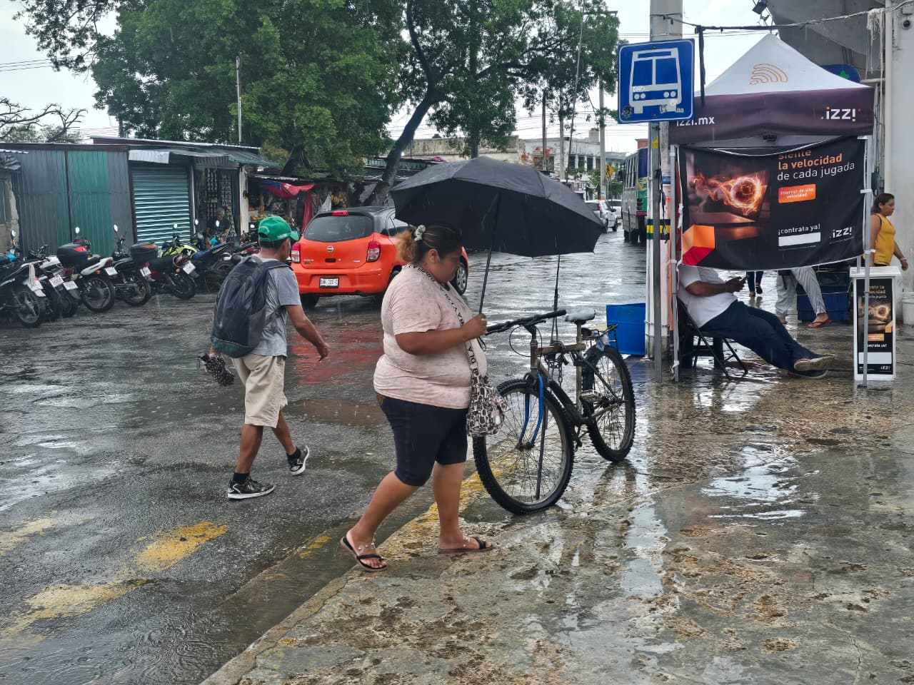 Sedumop limpia dren obstruido tras severas lluvias en Campeche
