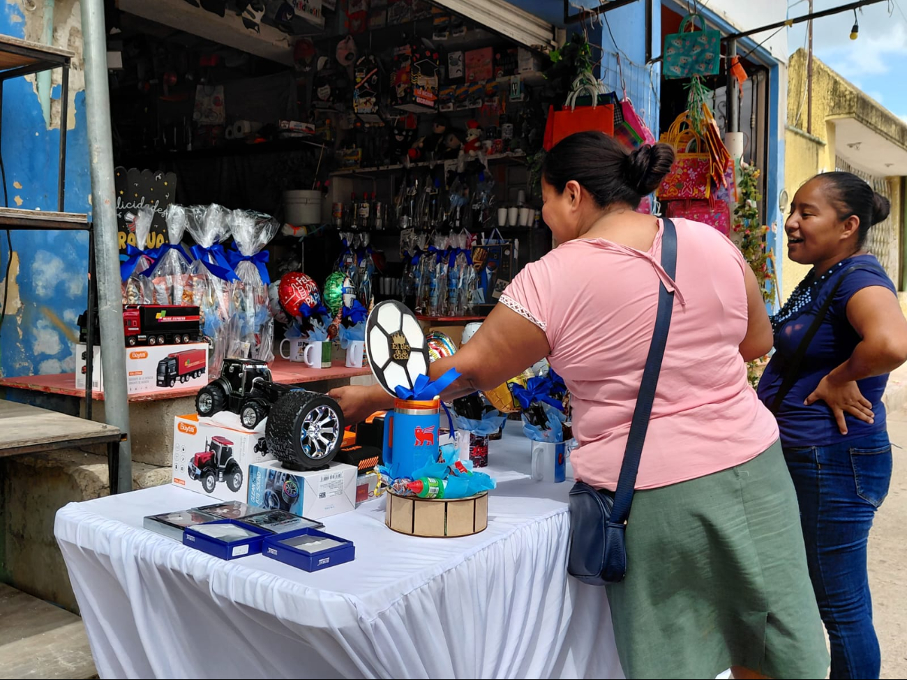 Flores, regalos y convivencia marcan el Día del Padre en Campeche
