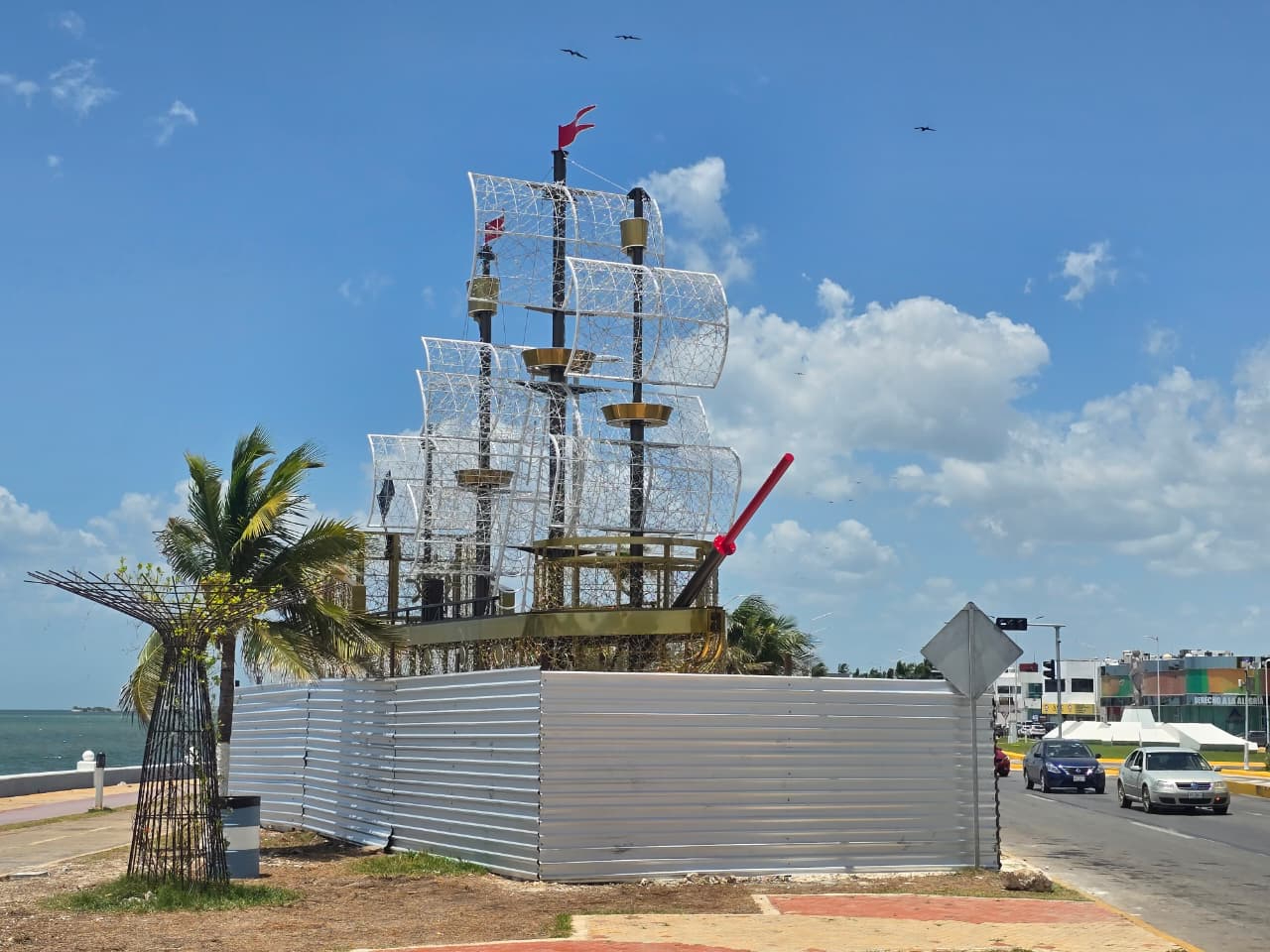 El Gobierno de Campeche apuesta por un barco ornamental en el malecón para fortalecer el turismo.