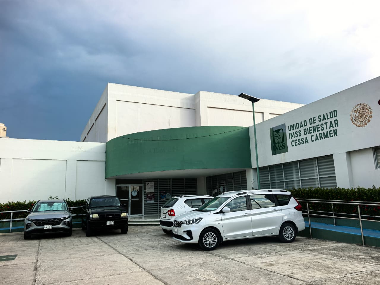 Servidores de la Nación realizan doble trámite en Centro de Salud de Carmen
