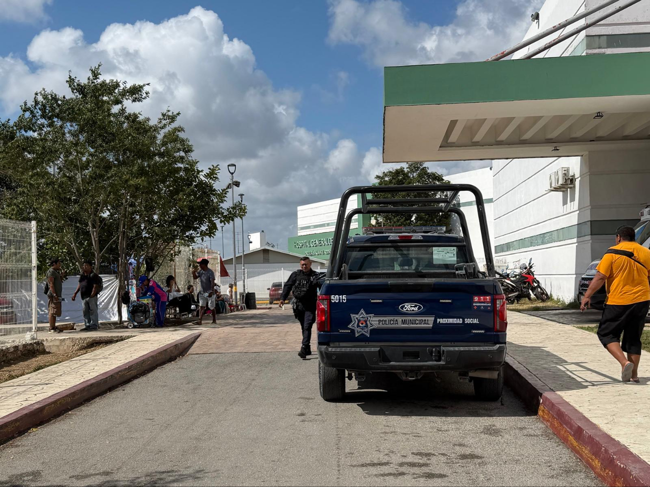 El lesionado fue trasladado a un hospital debido a un disparo en una de sus piernas