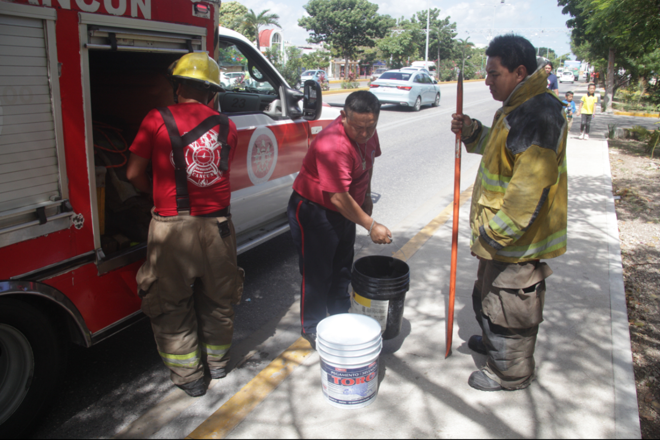 En la avenida Nichupté, de Cancún, varias personas quedaron lesionadas tras una embestida