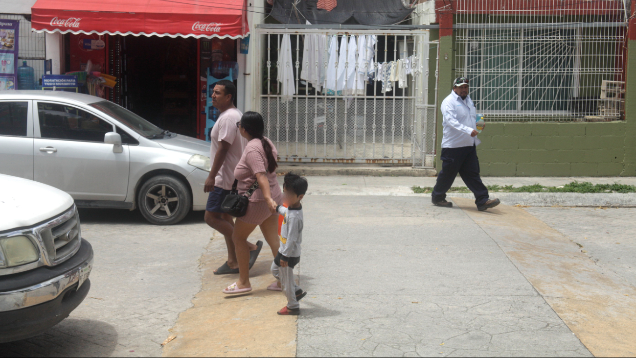 Exhiben el cinismo de “El Casco”, quien pidió más vigilancia en Barrio Maya, pero residentes lo señalan por robo