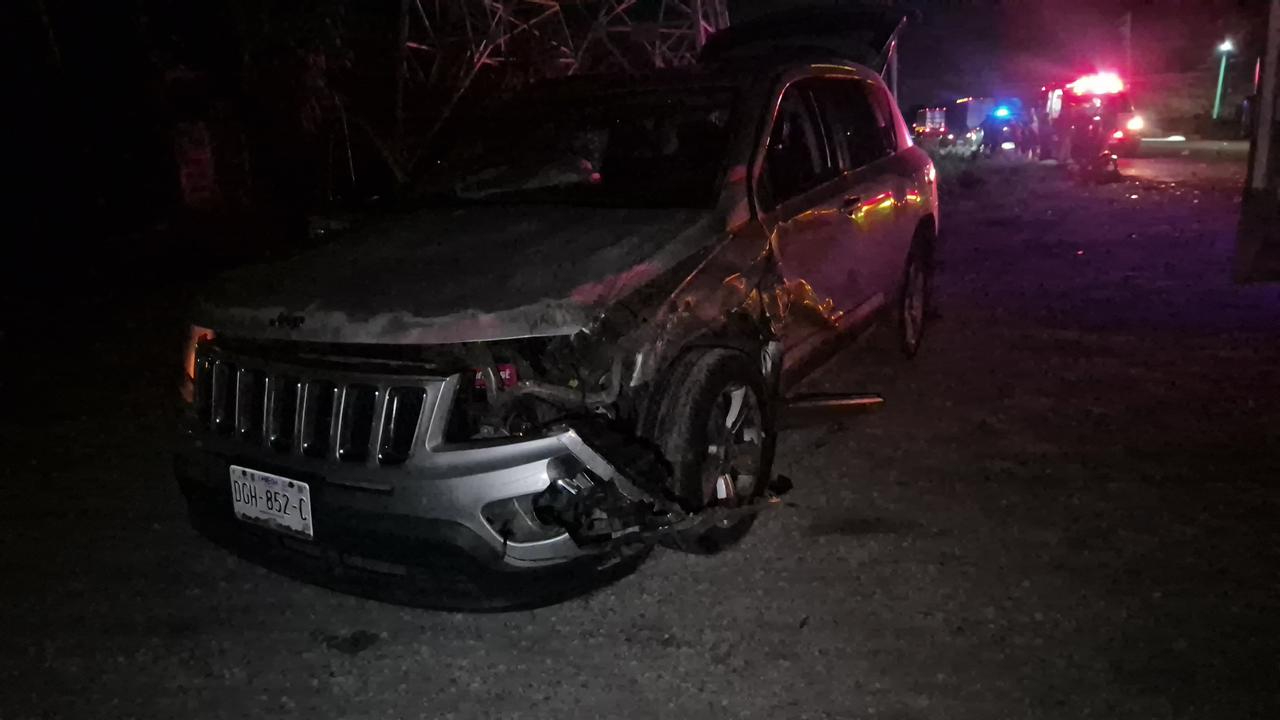 Familia en motocicleta resulta lesionada tras chocar contra un automóvil en la colonia Solidaridad Urbana