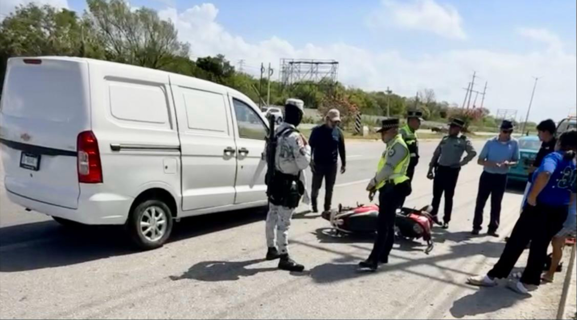 Motociclista termina hospitalizado tras fuerte choque cerca de Puerto Aventuras