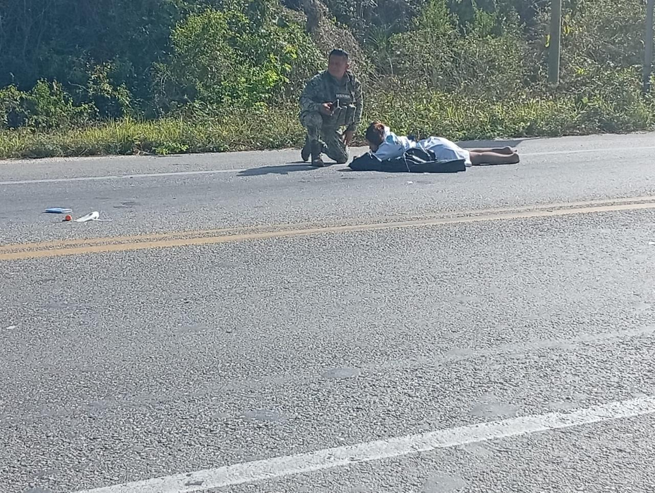 Pareja encima de motocicleta choca en accidente en la Mérida-Cancún; esto fue lo que ocurrió