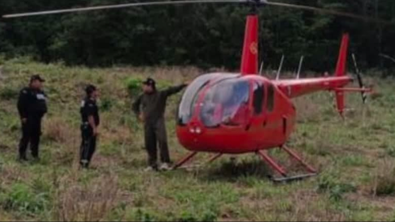 Un helicóptero de transporte turístico presenta problemas con el rotor y el piloto aborta el vuelo