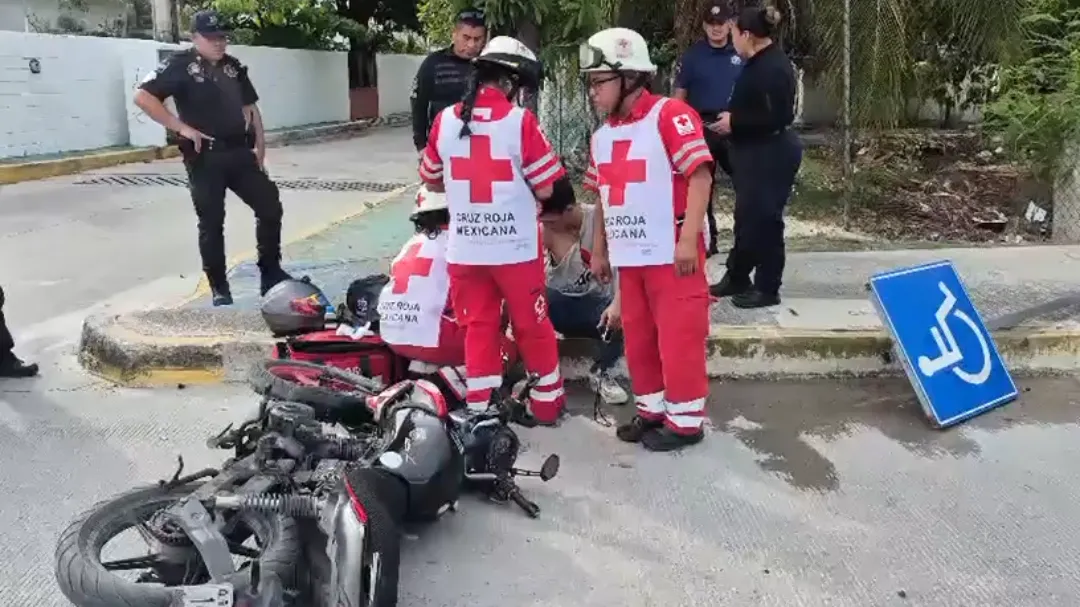 Paramédicos brindaron atención prehospitalaria al lesionado.