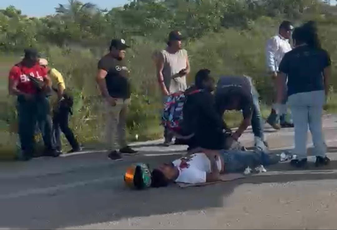 El joven quedó con lesiones de consideración sobre el acotamiento.
