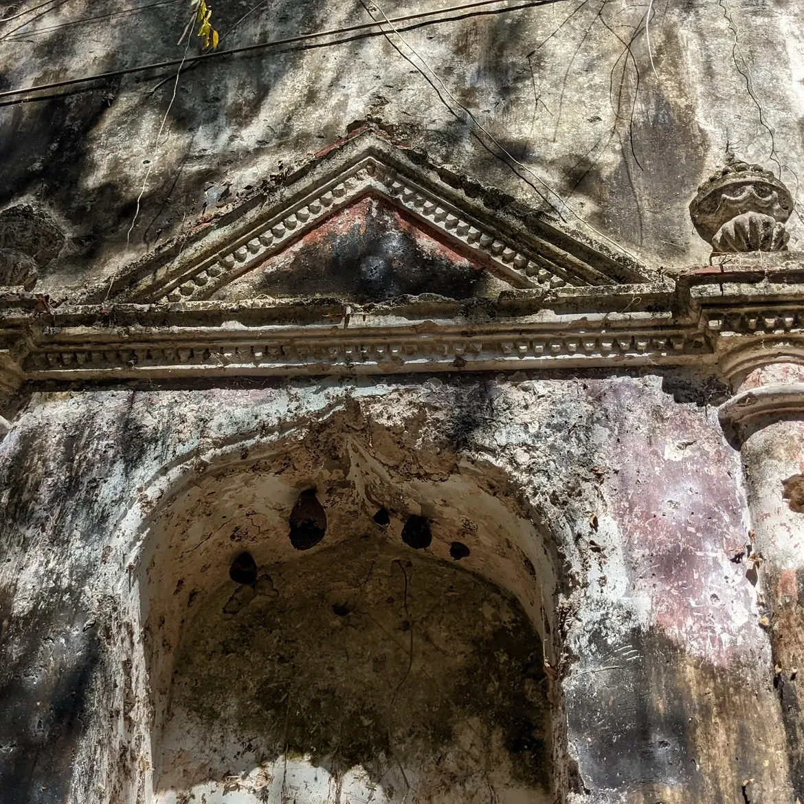 La historia de Kisil guarda similitudes con la de Seyba Cabecera, otro antiguo asentamiento hoy en ruinas.