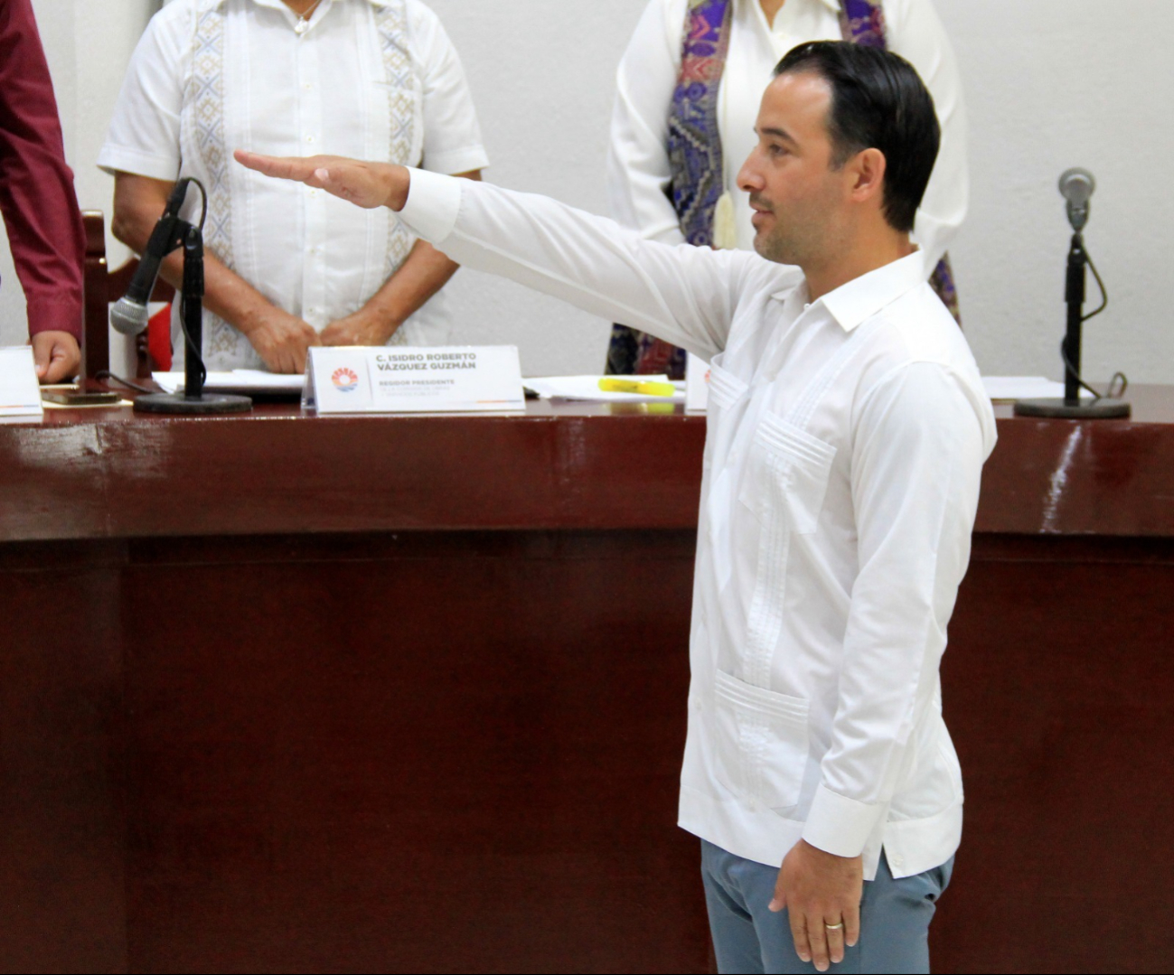 Enfrenta una denuncia por presuntos actos de abuso de poder