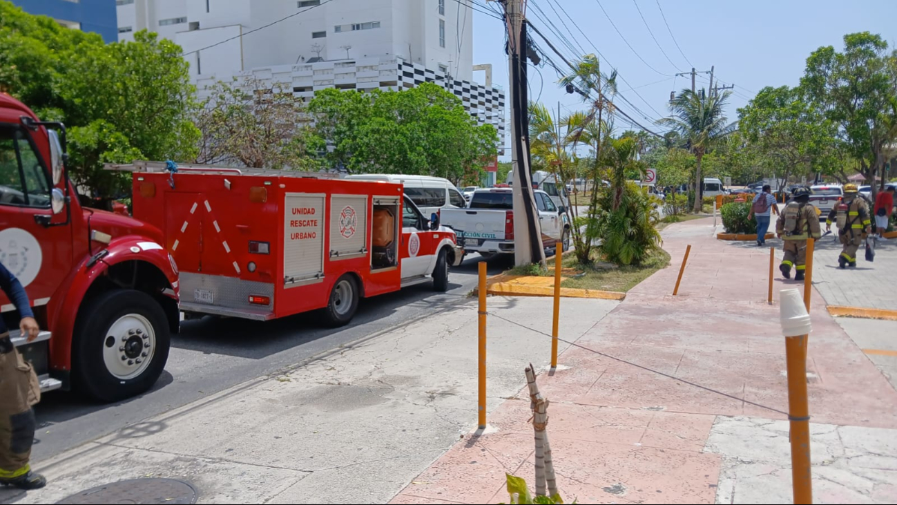 Unidades y elementos del Heroico Cuerpo de Bomberos respondieron al llamado de emergencia.