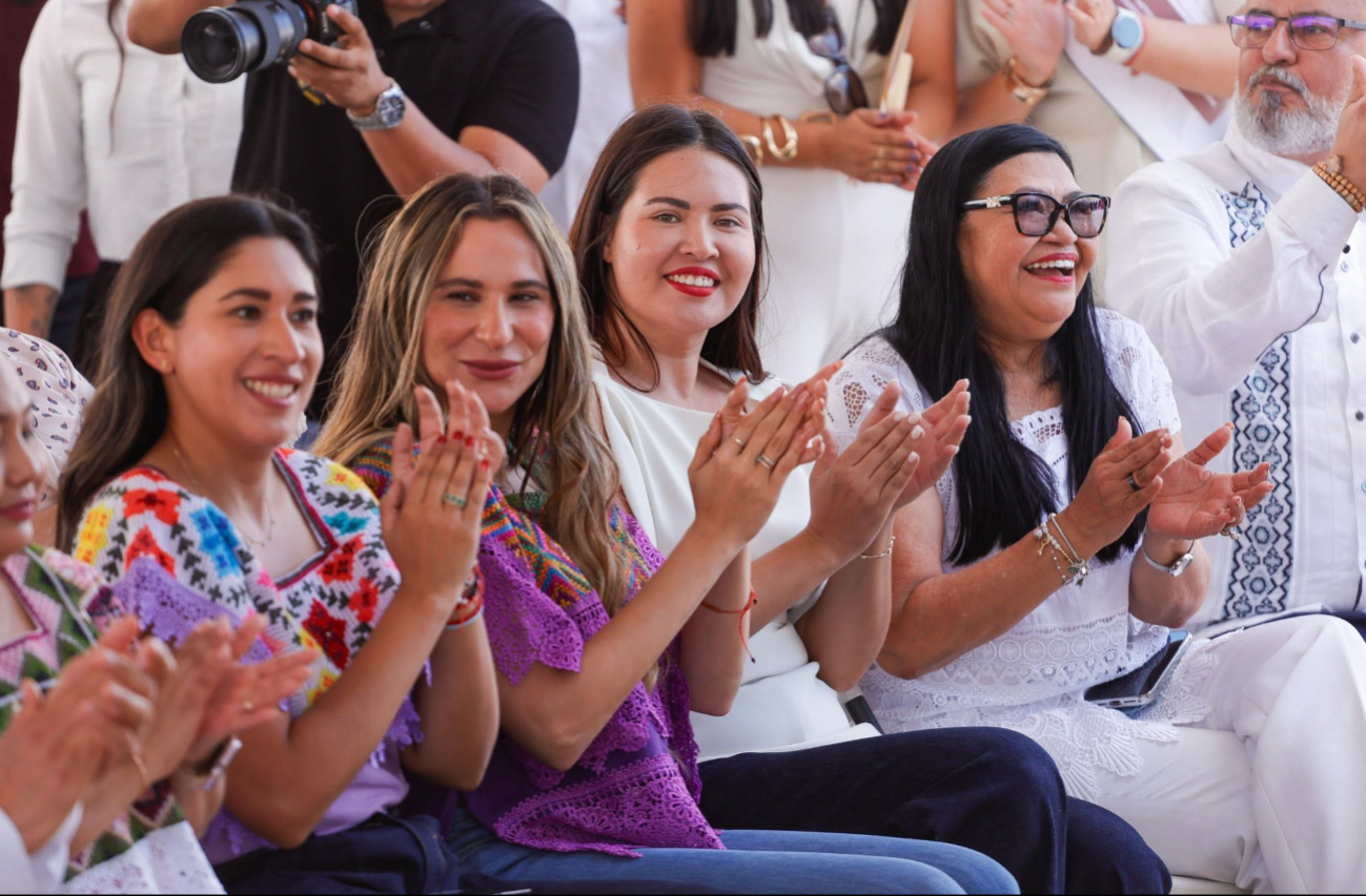 Se le reprocha haber desplazado a perfiles auténticos de la comunidad indígena.