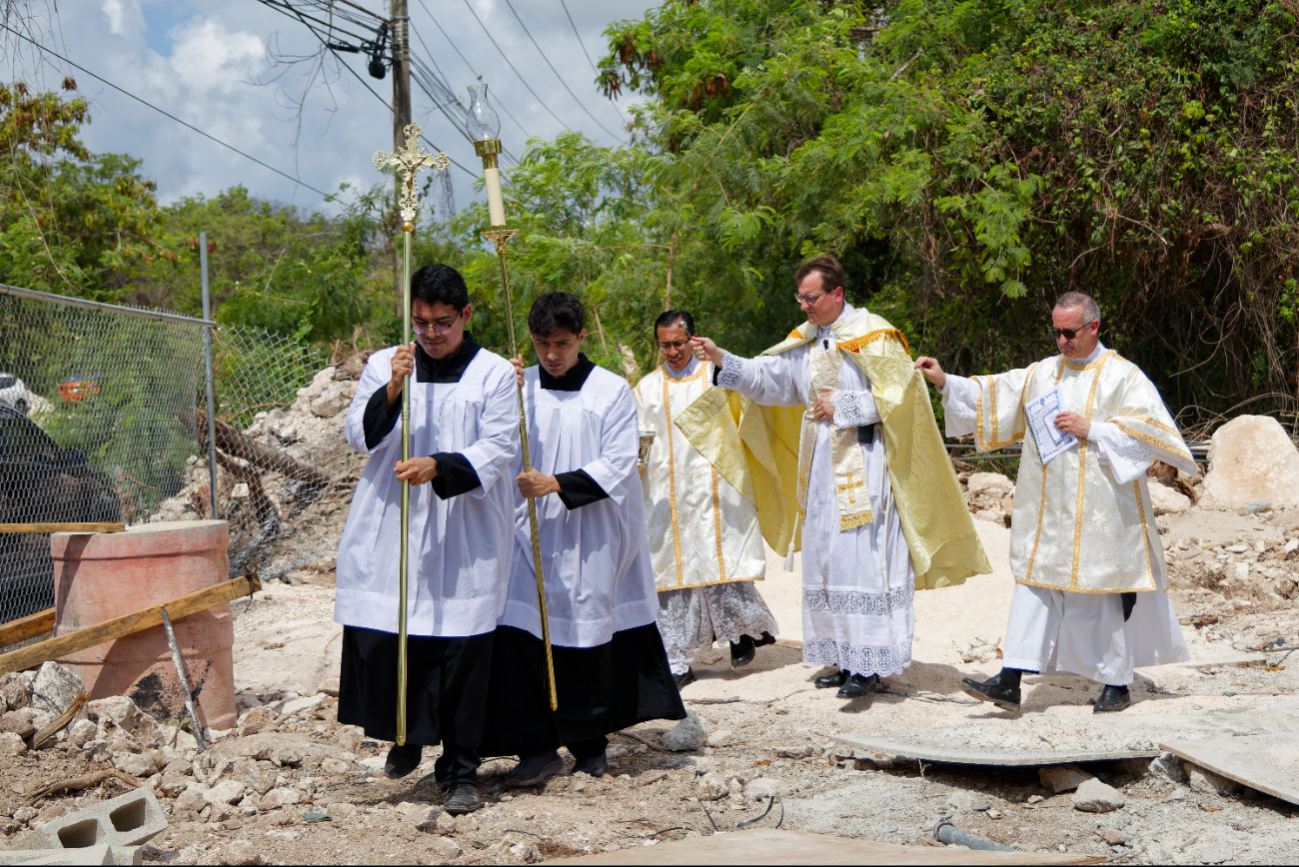 La Fraternidad Sacerdotal San Pío X difundió imágenes de la colocación de la primera piedra del inmueble en este polo turístico, proyectado para 220 fieles
