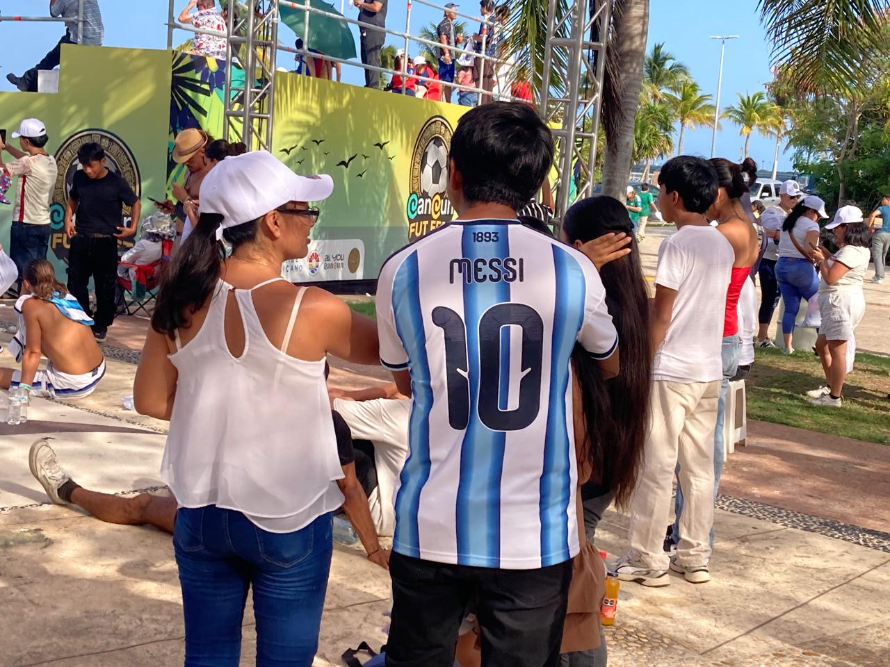Seguidores de Messi, entre ellos niños, no pudieron evitar la tristeza