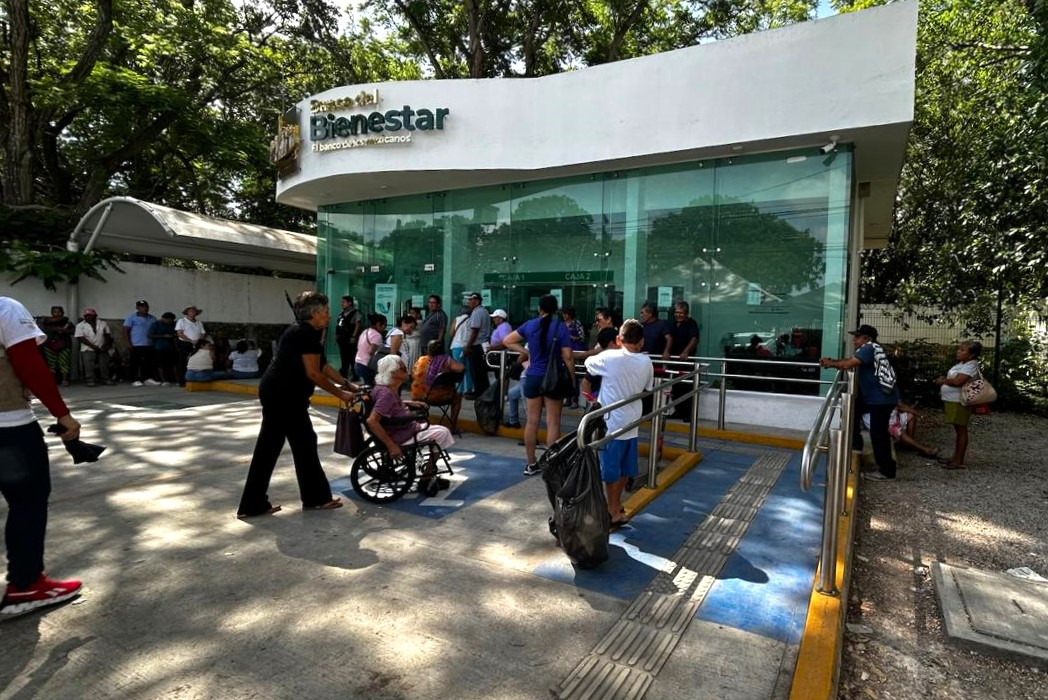 Muchas personas, algunas con impedimento físico, llegaron sin sus hijos o parientes