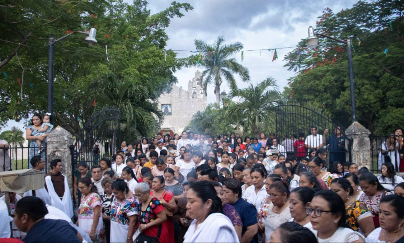 La ceremonia religiosa se realizó en la parroquia de San Diego de Alcalá con gran participación de feligreses.