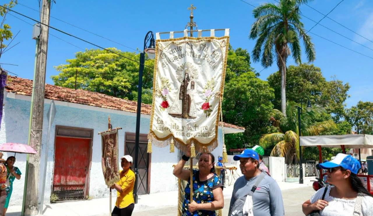 La procesión recorrió las calles históricas 24, 28, 36, 19-A, 38, 47, 34 y 31 de la ciudad.