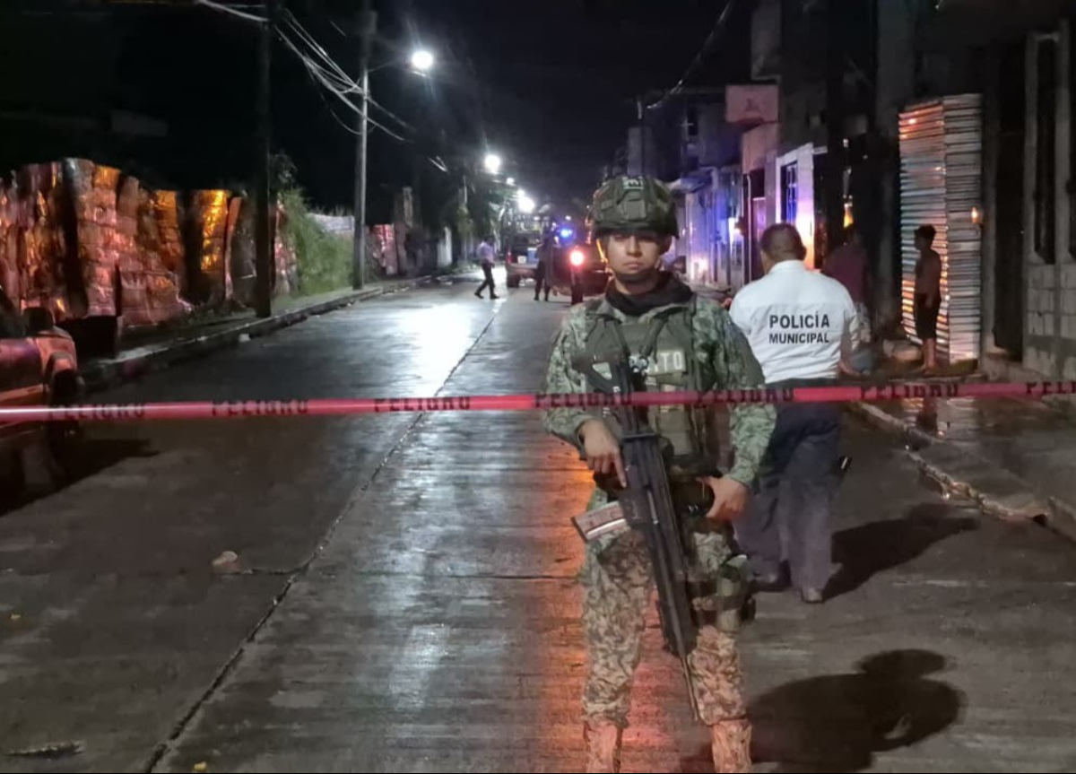 El área fue acordonada con cinta de seguridad.