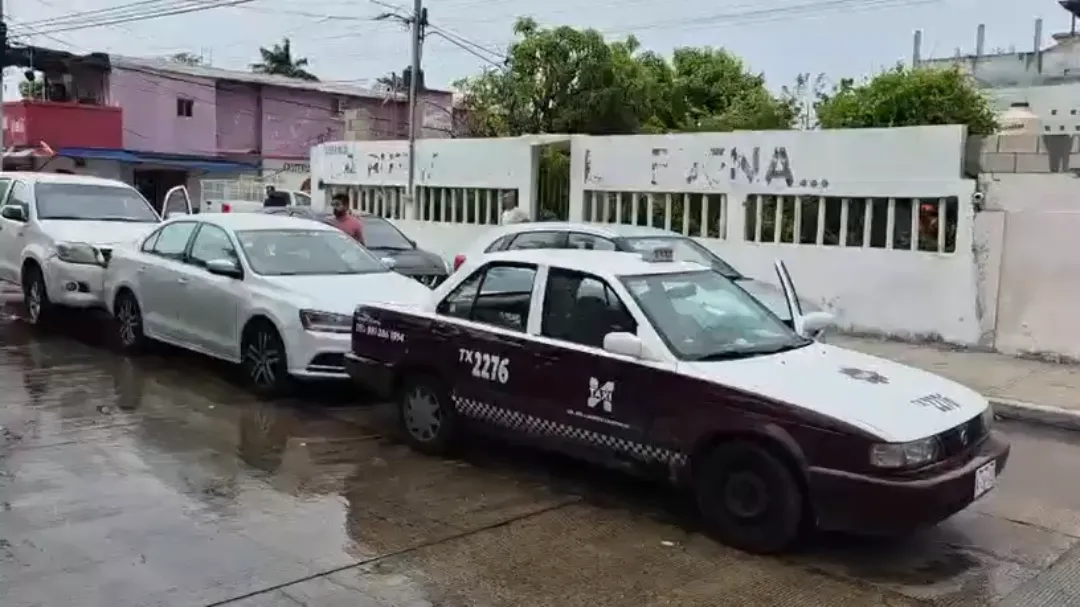 Carambola de tres vehículos en la colonia Obrera.