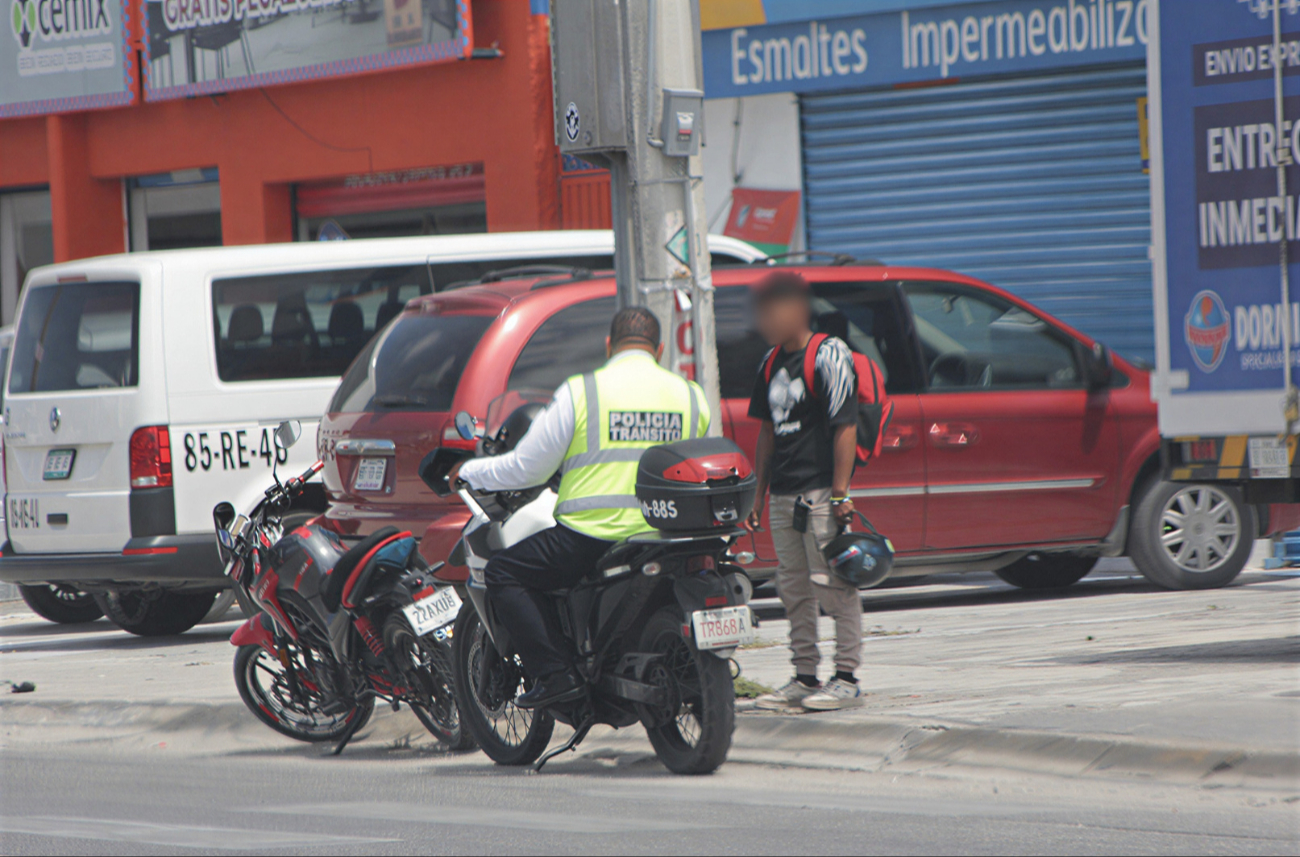 Ciudadanos señalaron que en la vía 20 de Noviembre es común que los agentes realicen operativos a vehículos de forma irregular
