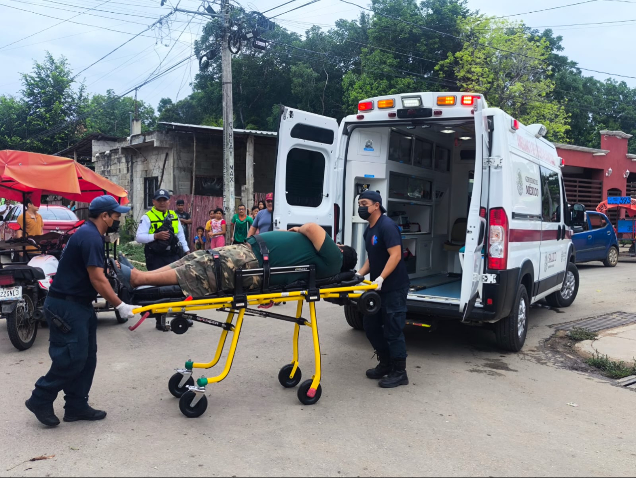 El lesionado fue atendido y trasladado a un hospital por paramédicos