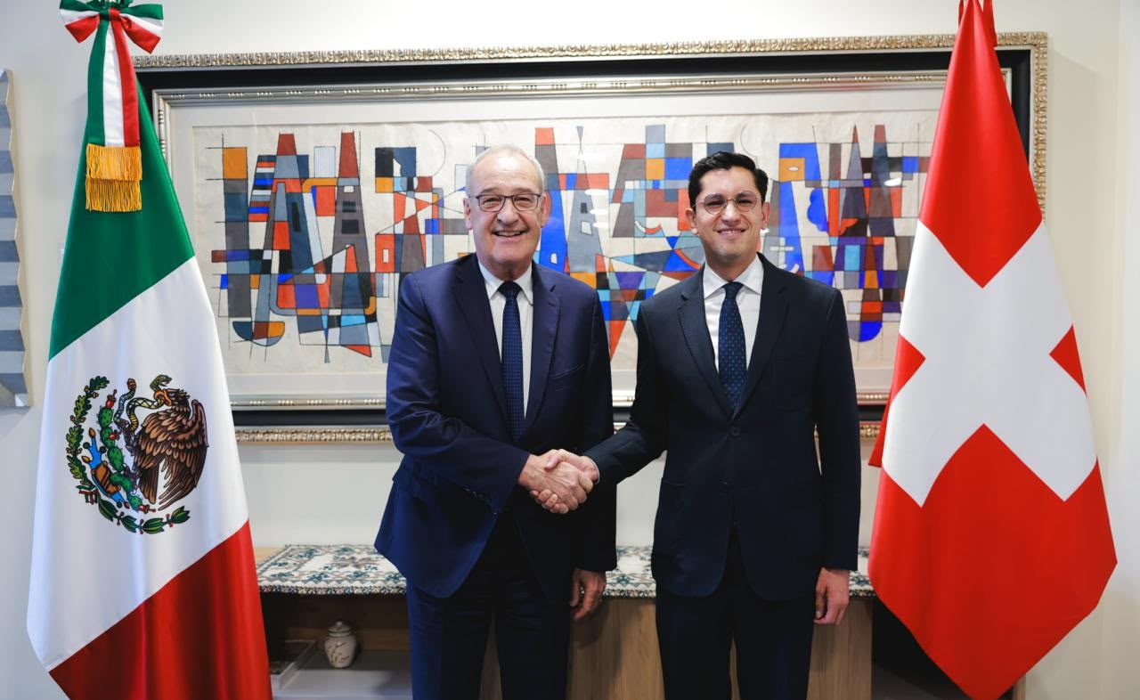 Guy Parmelin, presidente de la Confederación Suiza y Roberto Velasco, secretario de Relaciones Exteriores