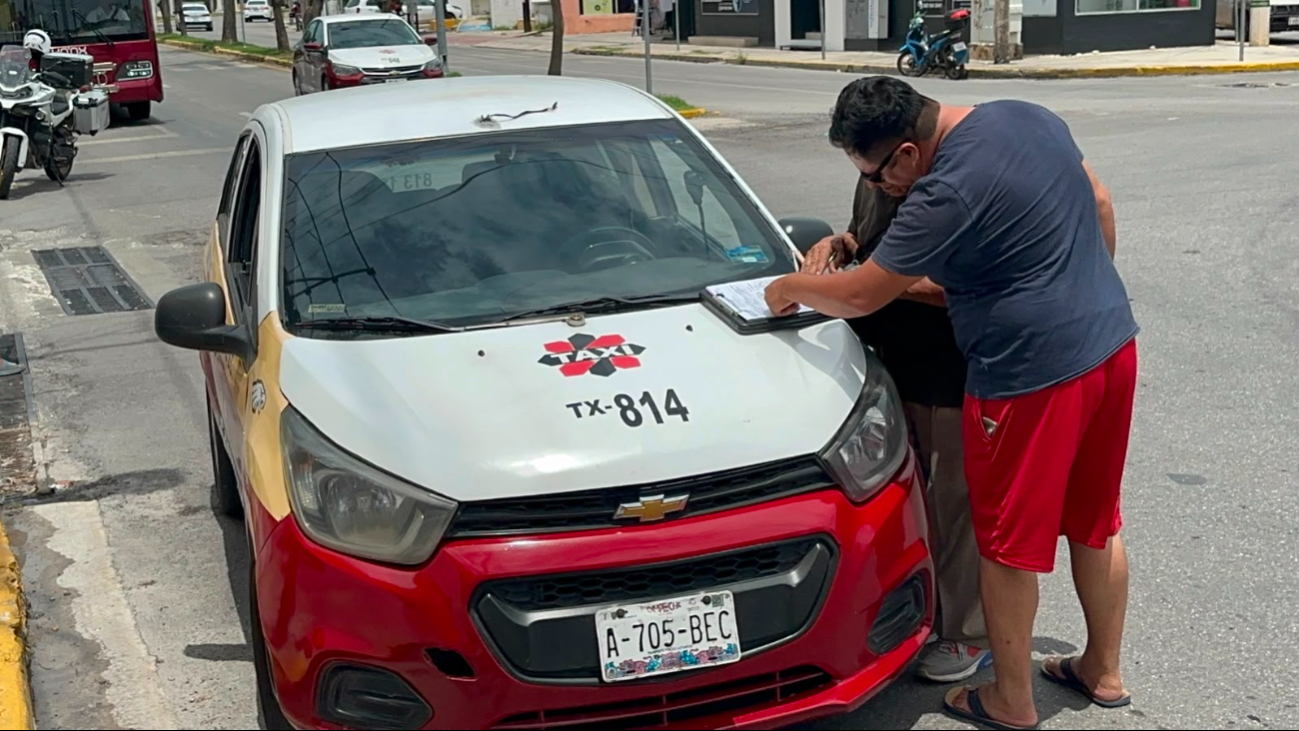 Durante la inspección, las autoridades detectaron que el vehículo portaba placas vencidas.