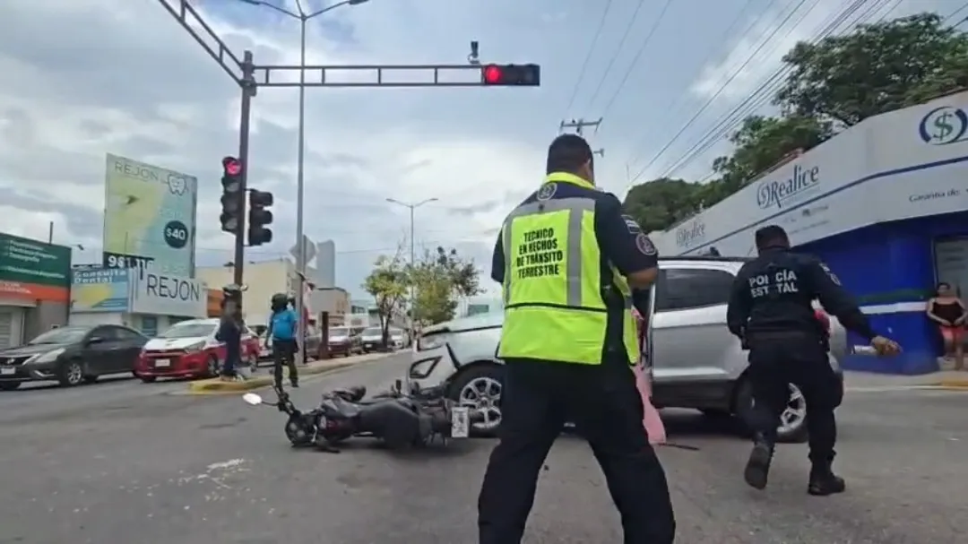 Un accidente de tránsito en el barrio de Santa Ana dejó un saldo de dos personas lesionadas.