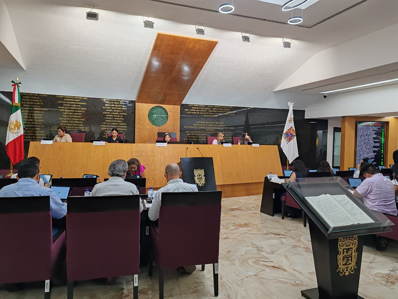 El Congreso pidió a la CFE analizar mecanismos para apoyar a usuarios con adeudos.