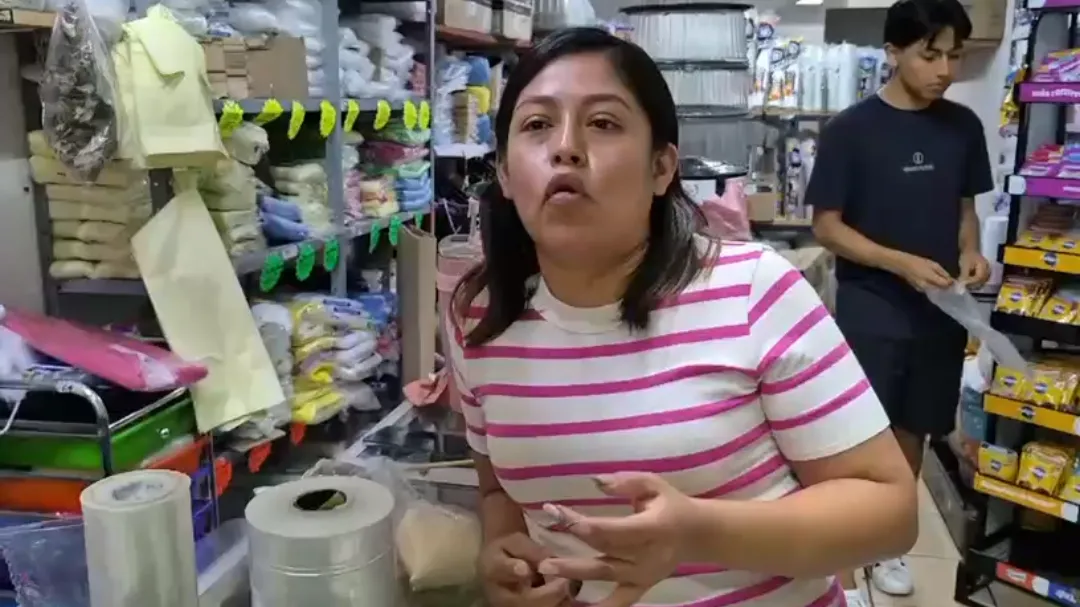 La propietaria del establecimiento señala que el cliente fue grosero.