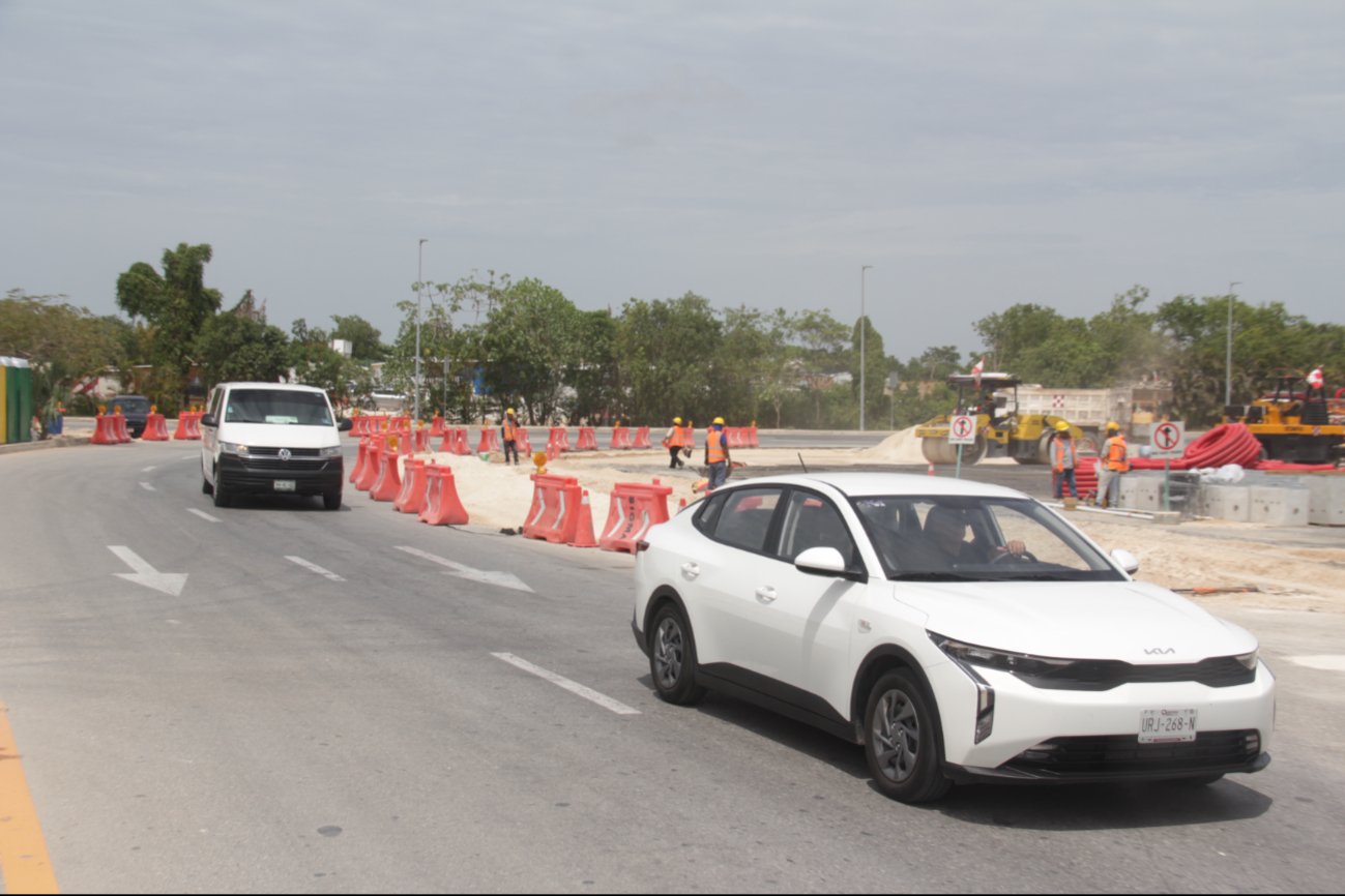 Pasajeros padecen contratiempos por el mantenimiento de  las vialidades de acceso a las Terminales 2, 3 y 4