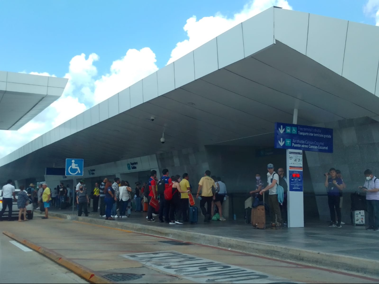 Ciudadanos señalaron sentir temor por las peleas registradas en los pasillos externos.