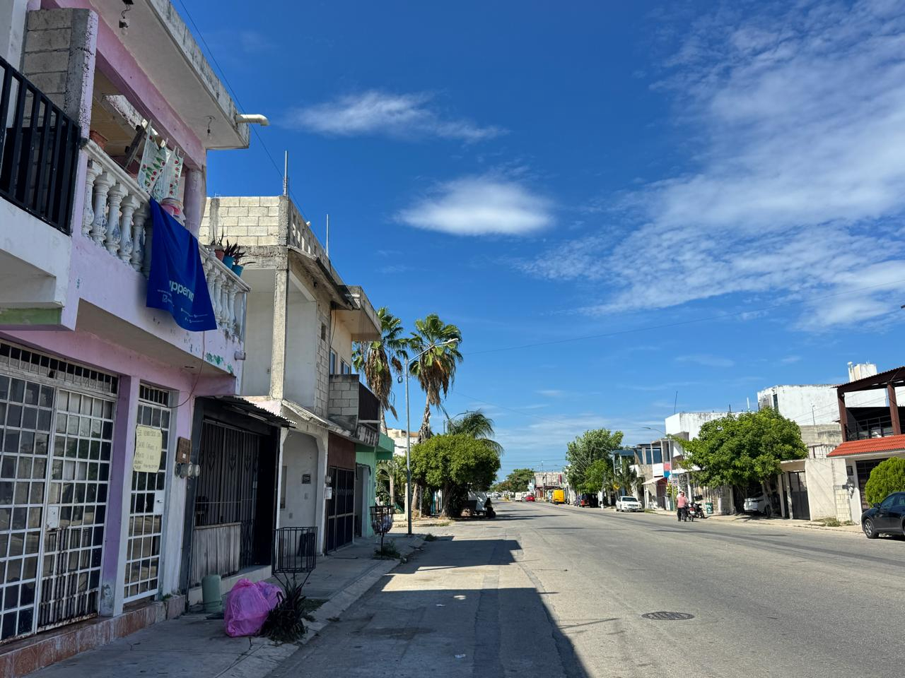 Las familias afectadas buscan alternativas para contar con agua durante las interrupciones del suministro