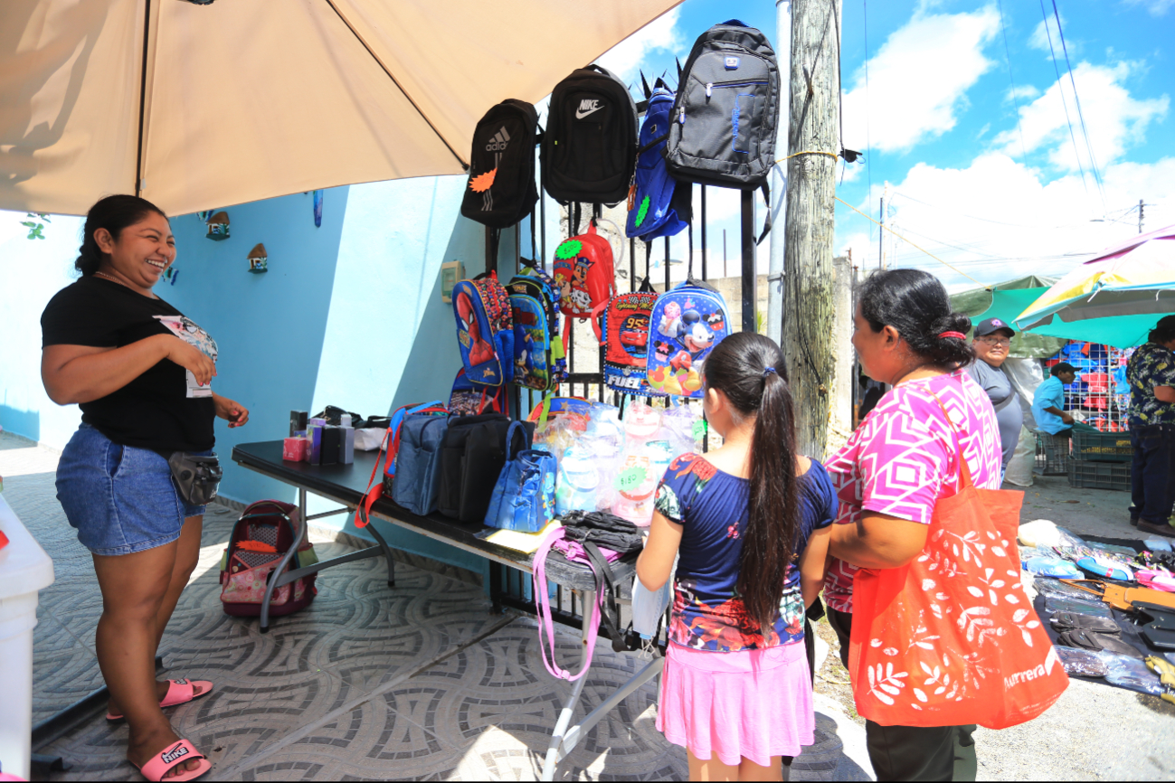 Ciudadanos arrancaron con la adquisición de mochilas y loncheras para sus hijos