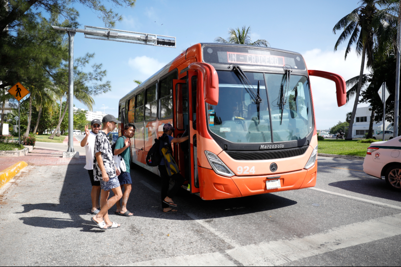 Explicó que la fase piloto tendrá una duración de cuatro semanas; las primeras dos serán sin pasajeros y el otro par restante permitirá acceso al público para verificar el servicio.