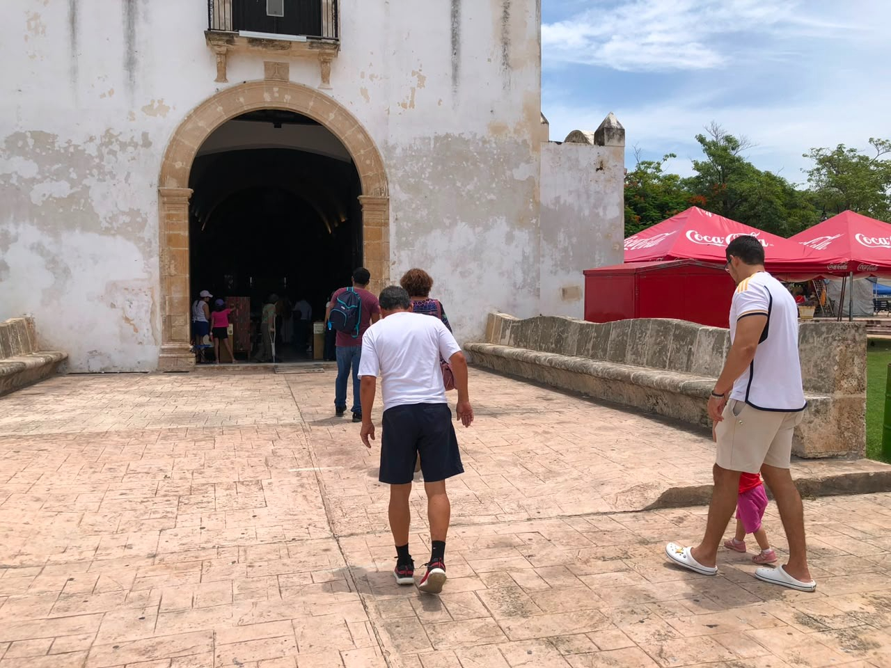 Niños, adultos, abuelitos y turistas visitaron el recinto.