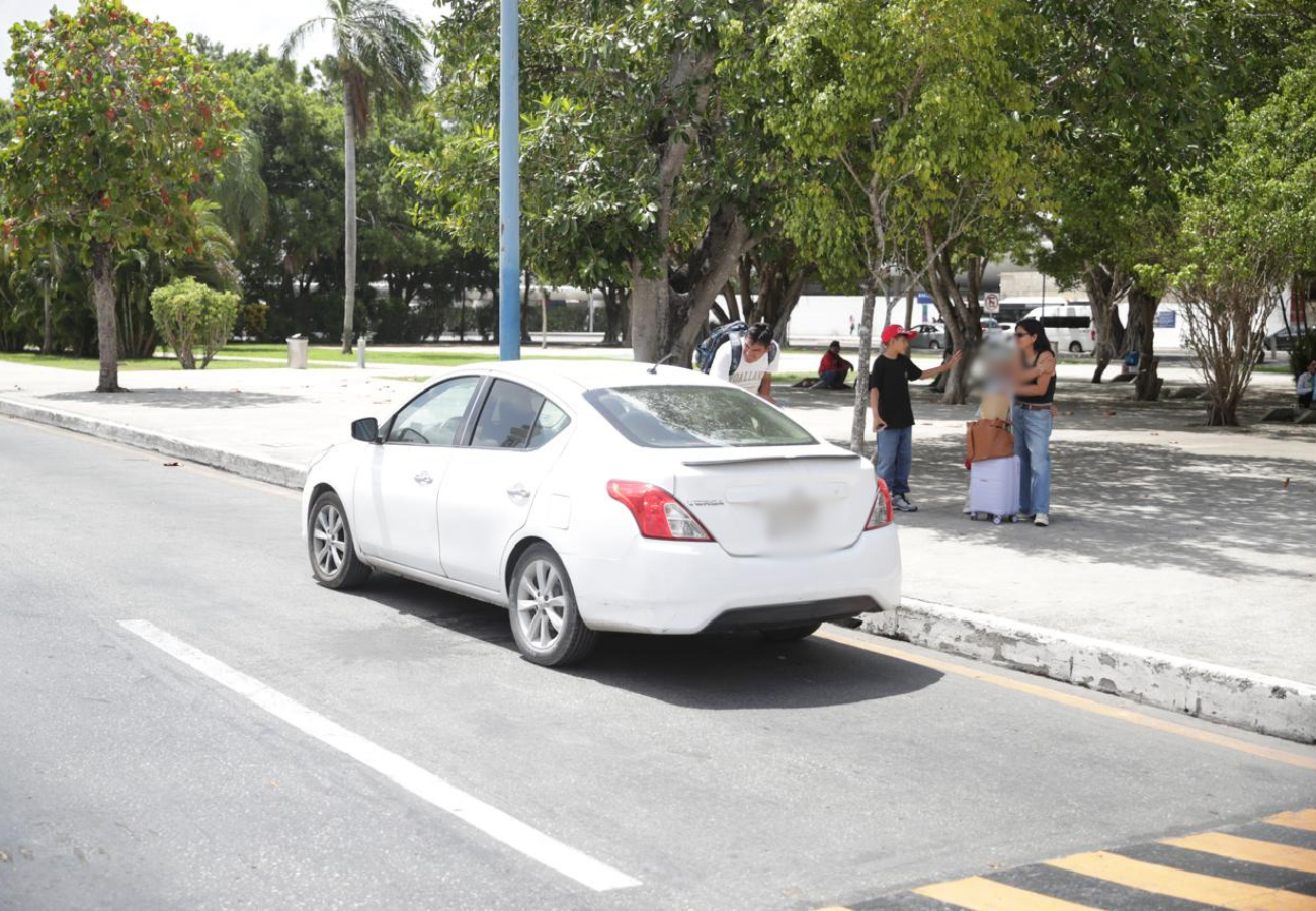 Visitantes acusan intimidación del personal del recinto aéreo, luego  de ser confundidos con conductores de plataformas digitales