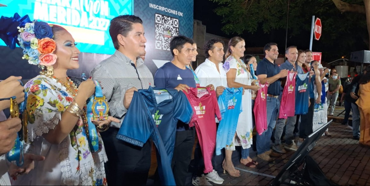 Habrá tres playeras de distintos colores para esta edición.