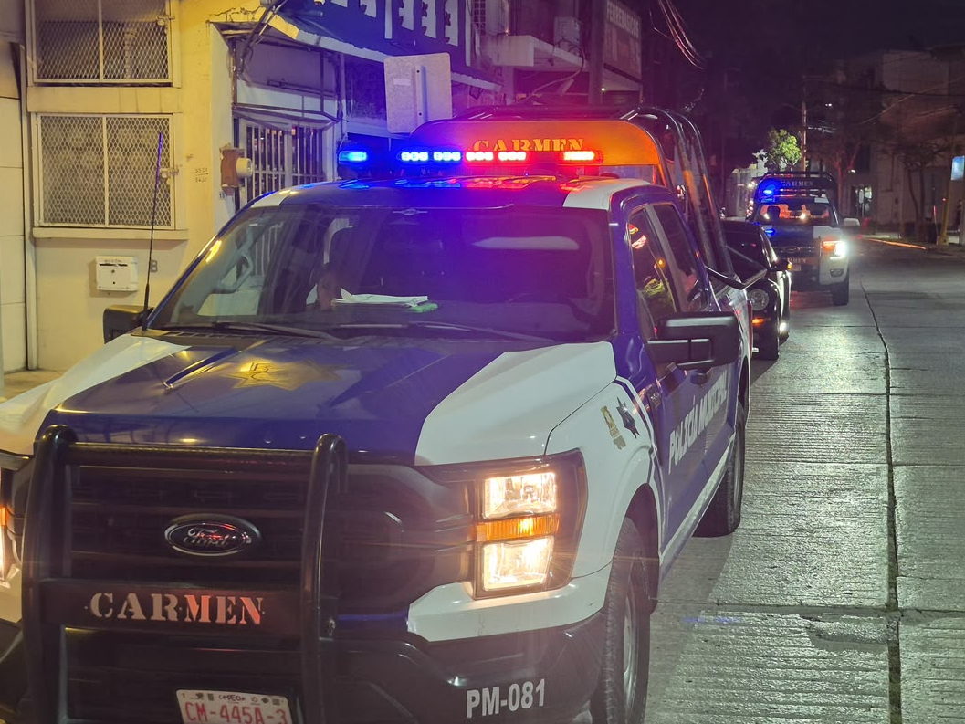 Vecinos alertaron a las autoridades al observar la pelea entre hombres y mujeres.