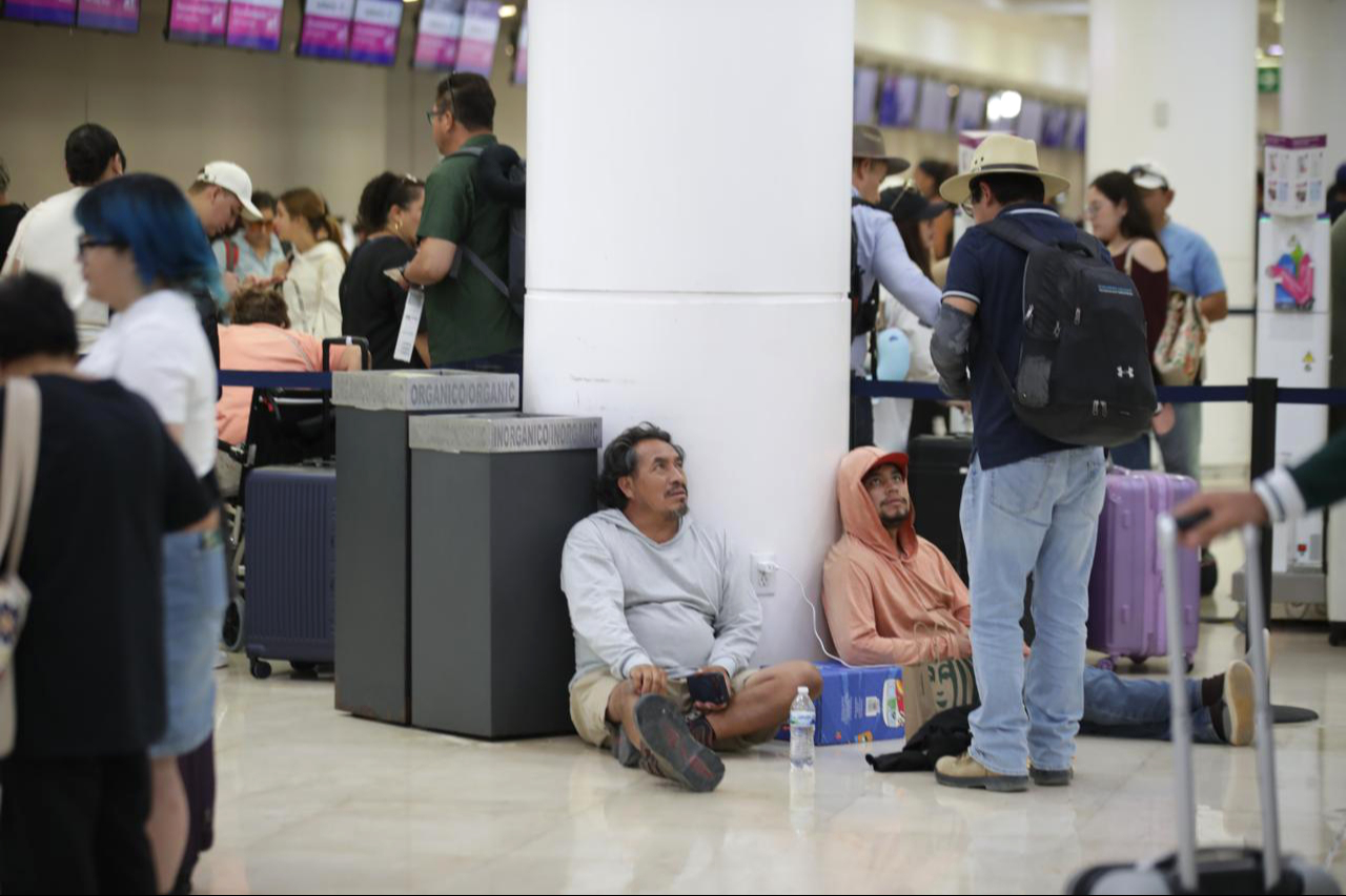 Programa ‘México te abraza’ atiende a miles de repatriados en aeropuertos del país