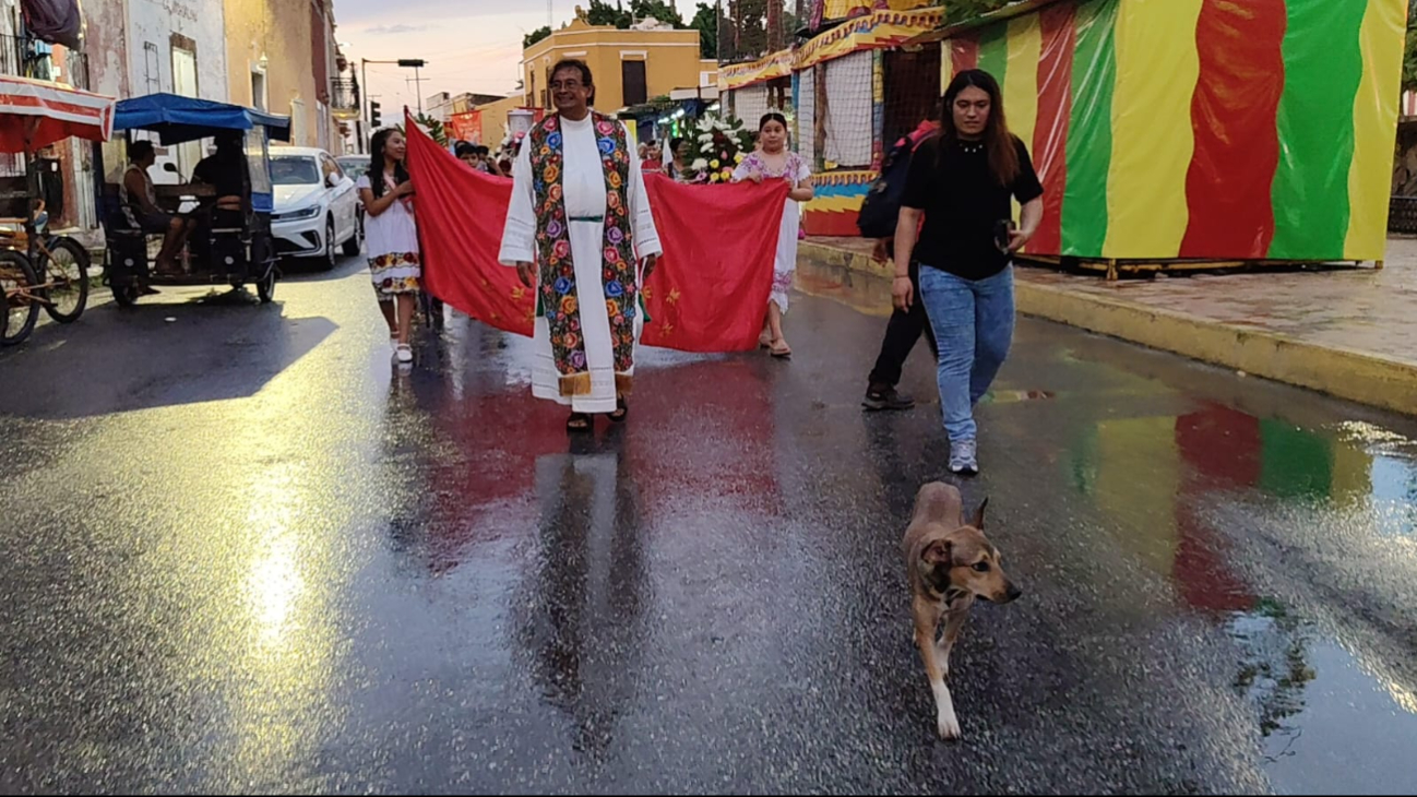 El párroco Juan Carlos Centeno Cruz ofició la misa dominical de clausura a las 10:00 horas.