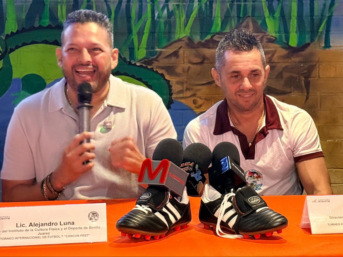 Exfutbolistas profesionales y representantes del deporte en Benito Juárez acompañaron la presentación del torneo internacional